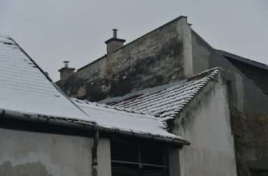 the roof of a building is covered in snow
